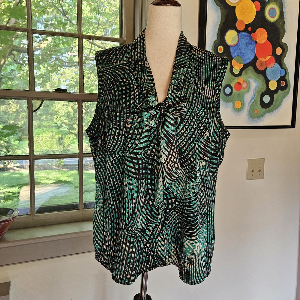 Anne Klein Black and White Sleeveless Tie Front Blouse